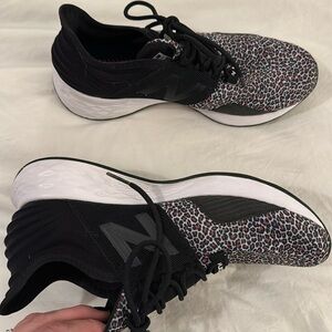 Women’s new balance sneakers - barely worn